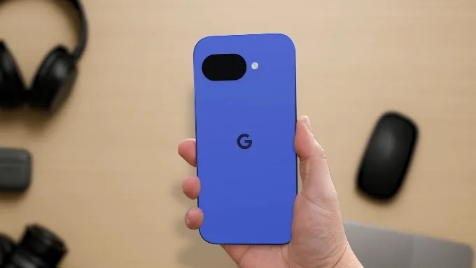 Google Pixel 10a tiếp tục duy trì phong cách thiết kế đặc trưng của dòng Pixel a-series với mặt lưng nhựa và cụm camera đặt dọc