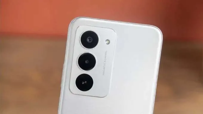 Hệ thống camera trên Redmi 15 4G gồm 3 ống kính, đáp ứng nhu cầu nhiếp ảnh tốt