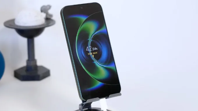Review Xiaomi 17 Ultra về dung lượng pin và công nghệ sạc