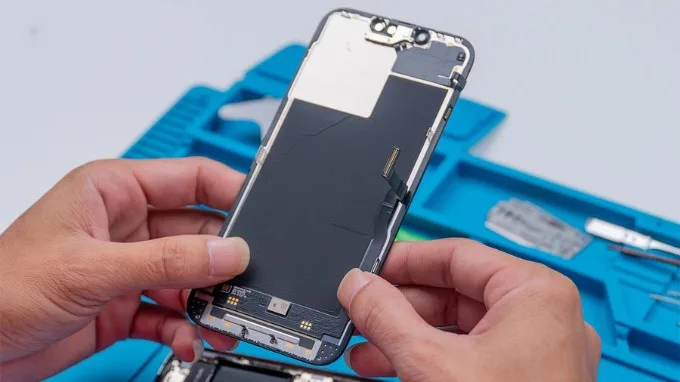Có nên thay màn hình linh kiện cho iPhone 13 series không?