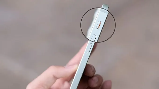 Gạt thanh âm lượng tắt tiếng chụp ảnh trên iPhone