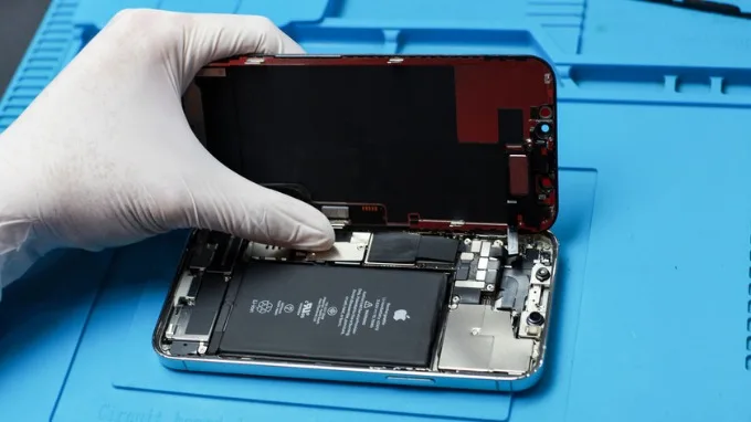Nên ép kính hay thay màn hình iPhone?