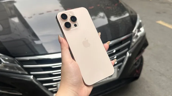 iPhone 16 Pro Max