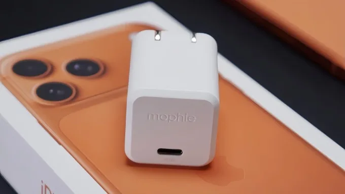 Mua củ, cáp sạc Mophie chính hãng tại XTmobile