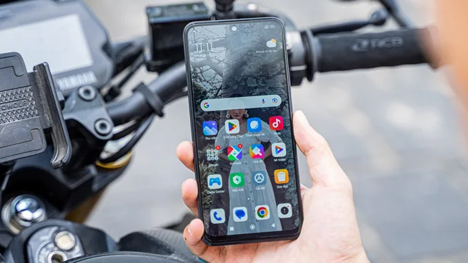 Redmi Note 12 hiển thị tốt cả ngoài trời