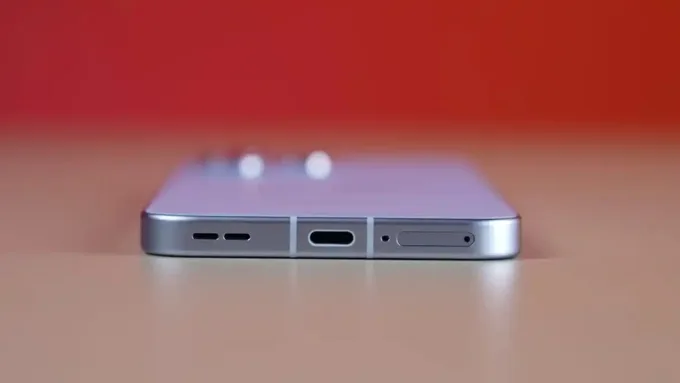 So sánh Motorola Signature vs Oppo Reno 15 về pin