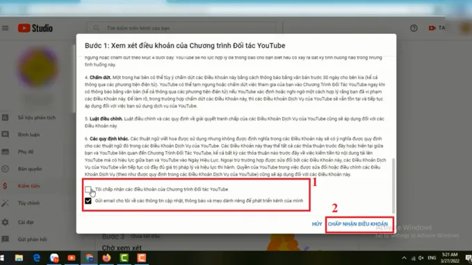 Vào YouTube Studio thông qua biểu tượng avatar ở góc phải trên cùng