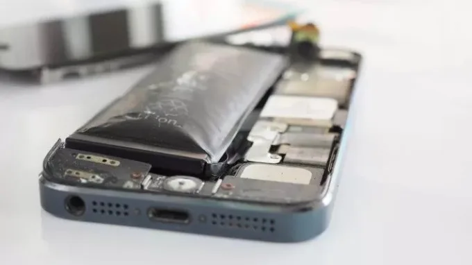 Pin iPhone bị phồng