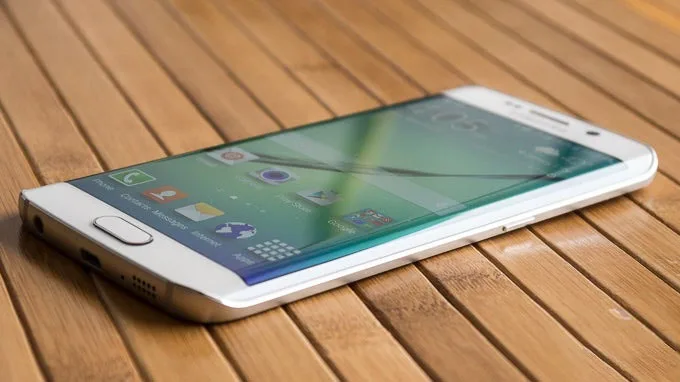 Samsung Galaxy S6 Edge (2015)