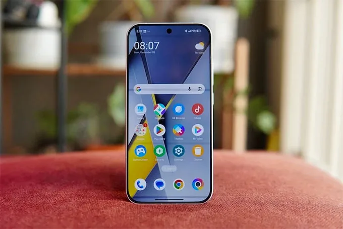 Cả hai thiết bị Xiaomi POCO F8 Pro và Xiaomi 15 đều sở hữu những tấm AMOLED/LTPO