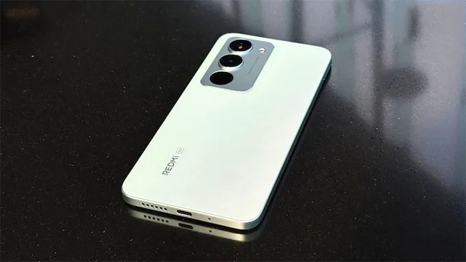 Xiaomi Redmi 15 5G gây ấn tượng mạnh với thân hình khá lớn