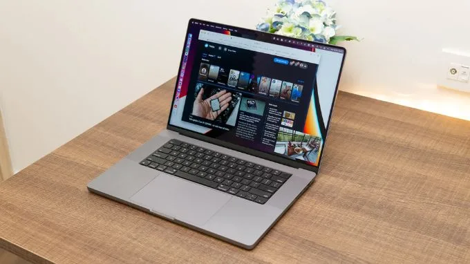 MacBook Pro M1 cho sinh viên