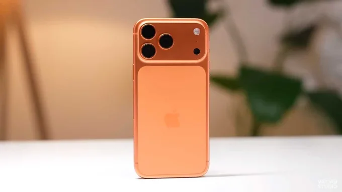iPhone 17 Pro Max có kích thước gần tương đương (163 x 78 x 8.75 mm) nhưng nhẹ hơn