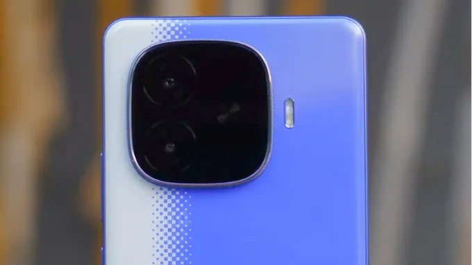iQOO Neo 10R có khả năng quay video bằng camera trước