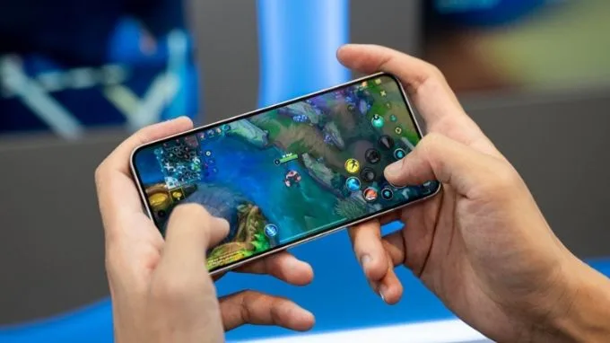 So sánh hiệu năng Oppo Reno 13 Pro và Galaxy S25 cũ