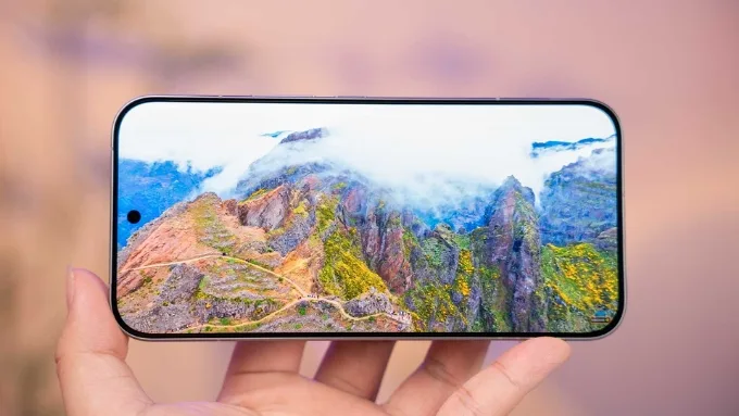 Cả 2 đều trang bị màn hình OLED 6.9 inch, nhưng Redmi K90 Pro Max dẫn đầu về độ sáng đỉnh 3.500 nits