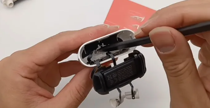 AirPods 3 có kết cấu khác với AirPods Pro