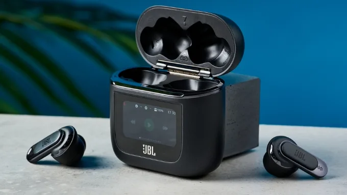Nếu ưu tiên pin lâu và các tính năng điều khiển độc đáo, JBL Tour Pro 2 là lựa chọn cân nhắc