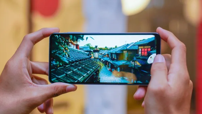 So sánh Samsung A07 5G và Tecno Pova 7 về màn hình