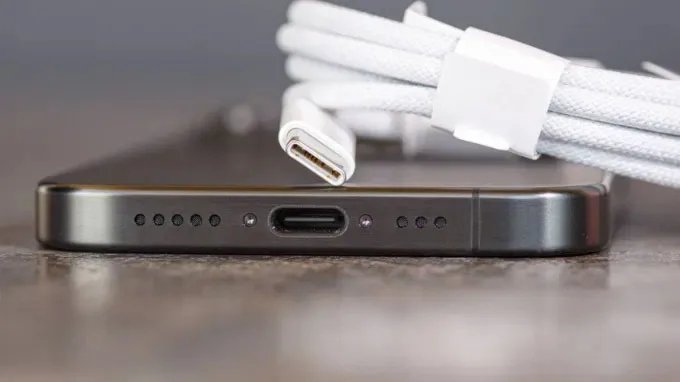 Pin và sạc: Apple đã tăng tốc nhưng vẫn thua xa Android