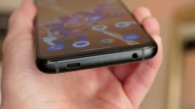 ROG Phone 7 được hỗ trợ nhiều cổng kết nối khác nhau