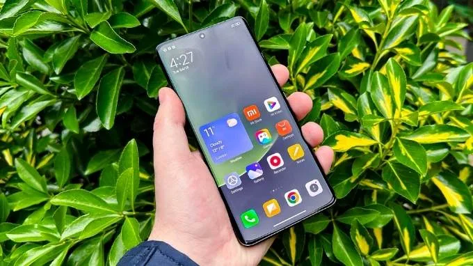 So sánh màn hình Samsung S24 Ultra và Xiaomi 13 Ultra