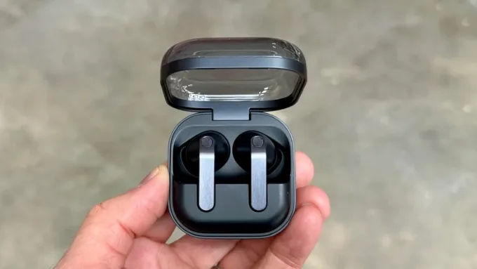 Galaxy Buds 4 Pro được Samsung tinh chỉnh thiết kế với phần stem ngắn hơn so với thế hệ trước