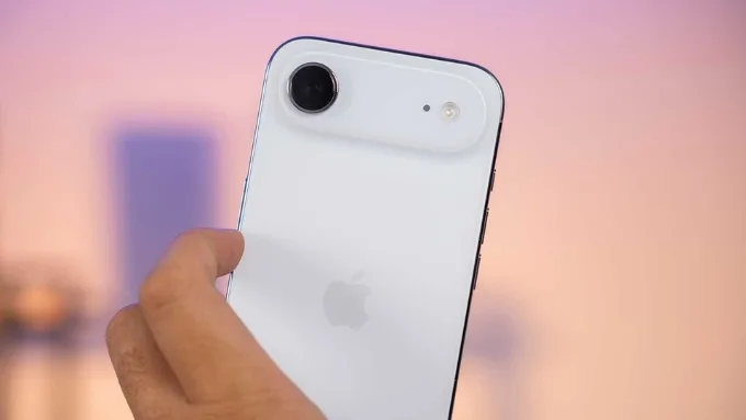 iPhone Air tập trung vào xử lý hình ảnh bằng thuật toán với cảm biến chính 48MP có OIS và camera trước 18MP