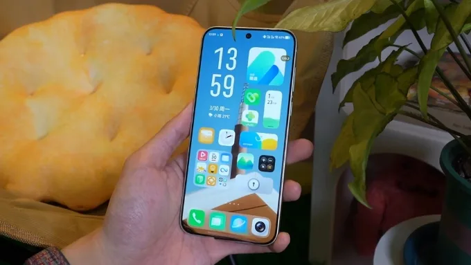 Vivo X300s được trang bị màn hình 6.78 inch LTPO AMOLED với độ phân giải 1260 x 2800 pixels