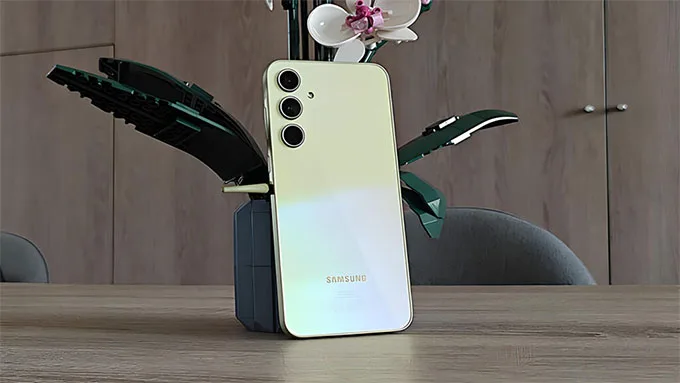 Galaxy A37 có thiết kế hiện đại và chất liệu cao cấp hơn