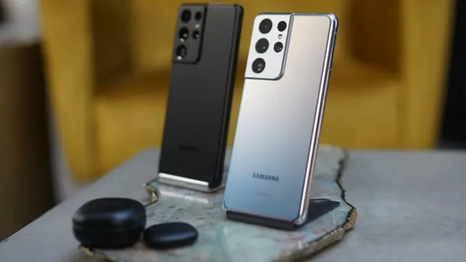Galaxy S21 Ultra 5G sở hữu ngoại hình ấn tượng với thiết kế camera mới lạ