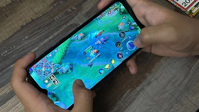 Galaxy A04 có thể chơi Liên Quân nếu cài đặt ở mức phù hợp