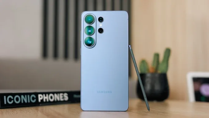 Galaxy S26 Ultra chiếm ưu thế về độ nhẹ và bút S Pen tích hợp