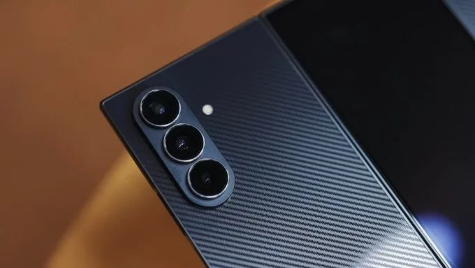 camera-galaxy-z-trifold-xtmobile