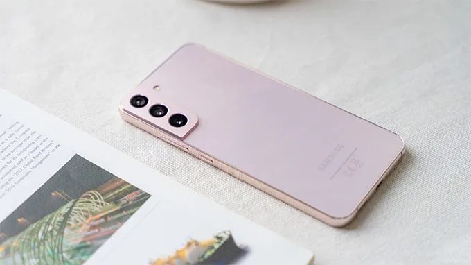 Ngoại hình Galaxy S22 Plus trông tinh tế hơn