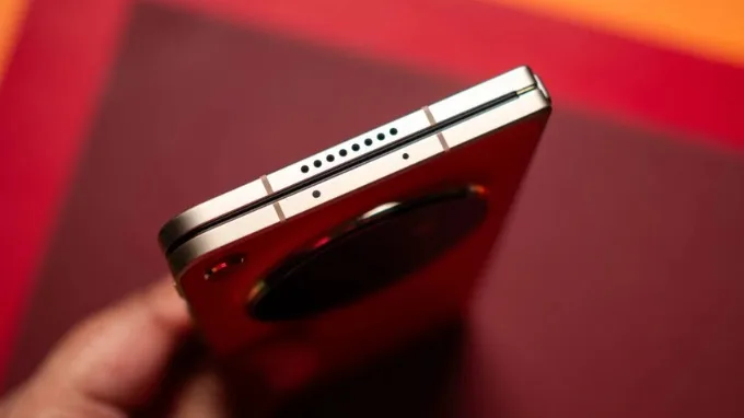 OPPO Find N6 có độ dày chỉ 4.21 mm khi mở ra và 8.93 mm khi gập lại