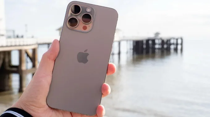 iPhone 15 Pro Max Titan Tự nhiên dành cho người mệnh Thủy đáng mua 2025