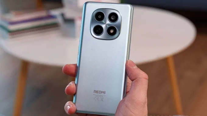 Cụm camera sau trên Redmi Note 15 cũng được làm mới hoàn toàn