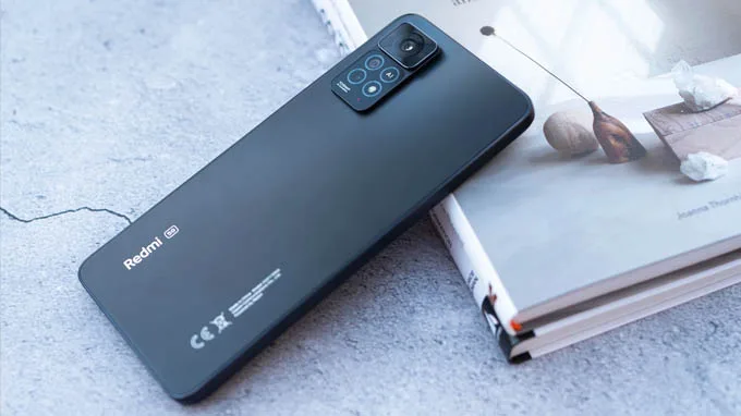 Thiết kế tương đối hầm hố của Redmi Note 11