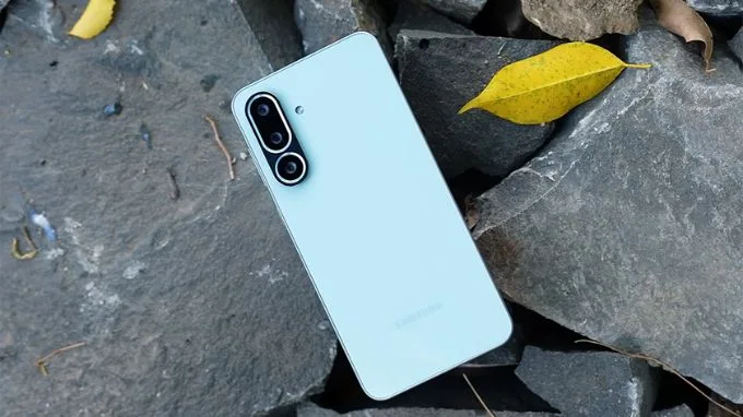 So sánh dung lượng pin và sạc của Galaxy M56 và Xiaomi 14T