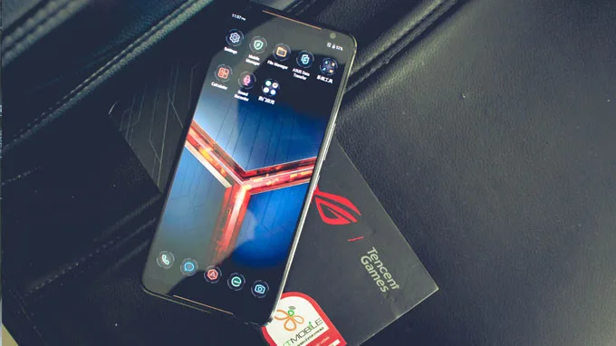 Màn hình ROG Phone 2 cho chất lượng hiển thị tuyệt vời