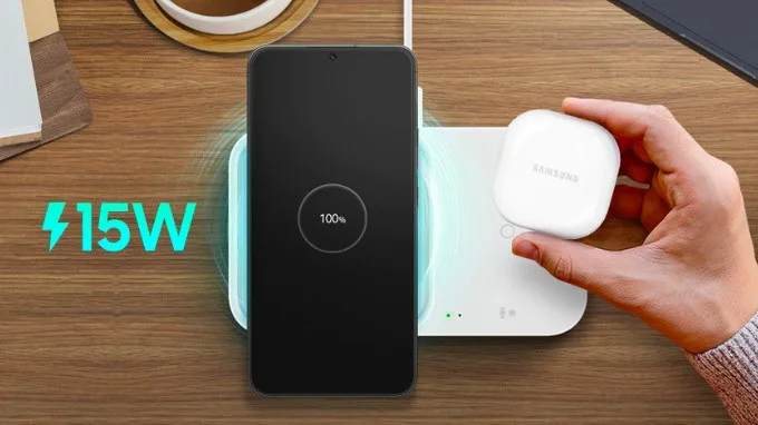 Cả ba máy đều có hỗ trợ sạc nhanh không dây 15W