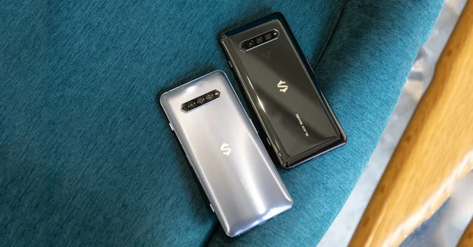 Black Shark 4 Pro có phiên bản với thiết kế tương đối phổ thông