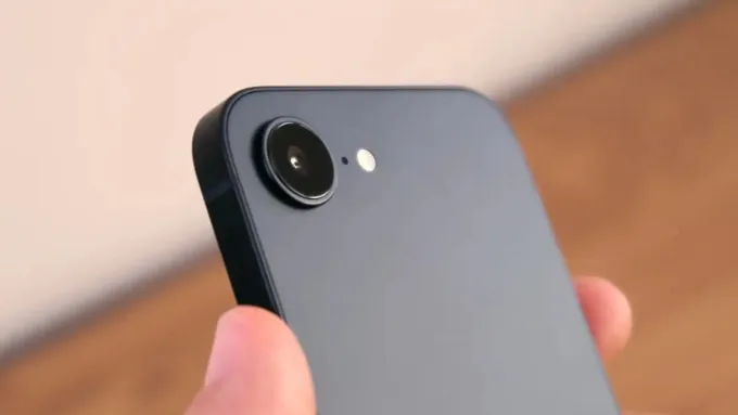 So sánh iPhone 17e vs Pixel 10a ở khía cạnh camera cho thấy sự khác biệt rõ rệt về số lượng cảm biến