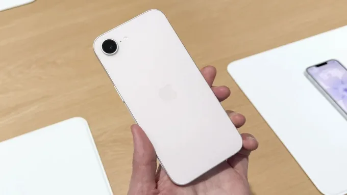 iPhone 17e vẫn giữ ngôn ngữ thiết kế quen thuộc đã xuất hiện từ dòng iPhone 14