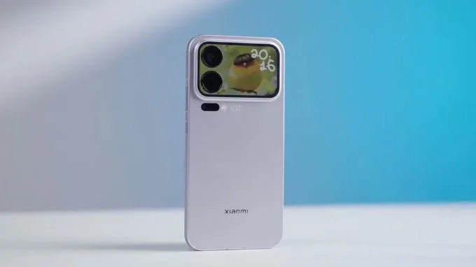 Xiaomi 17 Pro Max lại mang đến cảm giác hoàn toàn khác khi cầm trên tay