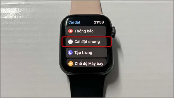 Vào Cài đặt chung trên Apple Watch