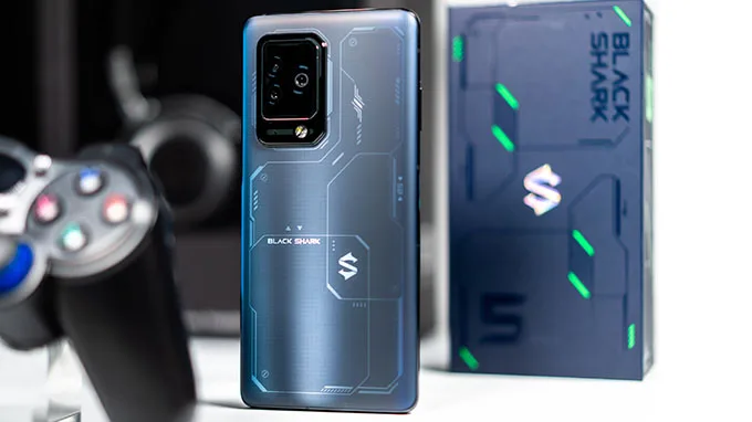 Thiết kế gaming từ Black Shark 5 Pro và OnePlus 10 Pro