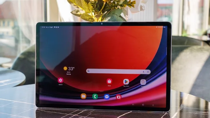 Màn hình 12.4 inch của Galaxy Tab S10 Plus sử dụng tấm nền Dynamic AMOLED 2X với độ phân giải 1752 x 2800 pixel