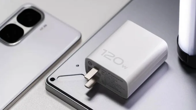 iQOO Neo 10 vừa có viên pin lớn hơn, vừa hỗ trợ sạc nhanh hơn